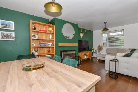 2 bedroom semi-detached house for sale