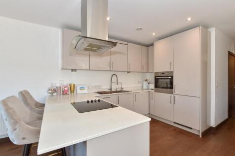 2 bedroom ground floor flat for sale