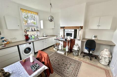 2 bedroom ground floor flat for sale