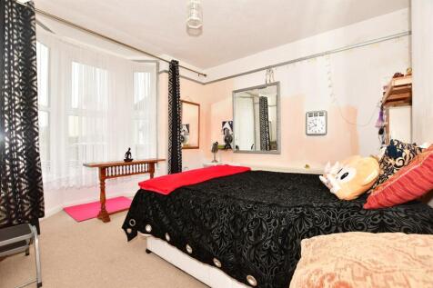 2 bedroom ground floor flat for sale