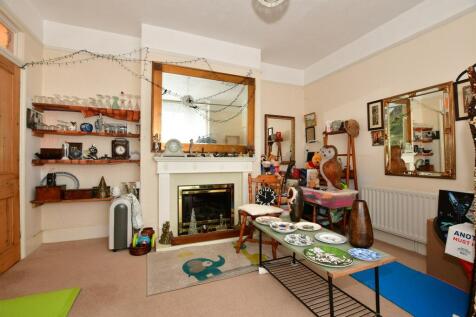 2 bedroom ground floor flat for sale
