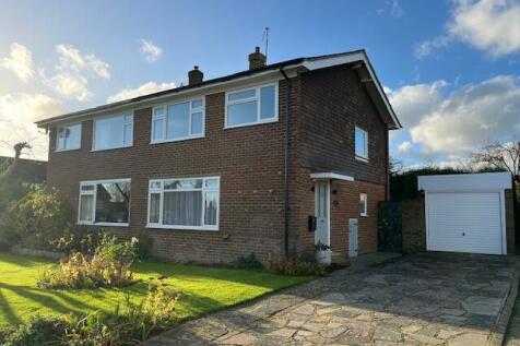 3 bedroom semi-detached house for sale