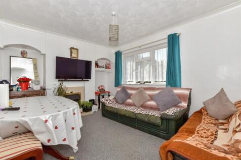 2 bedroom maisonette for sale