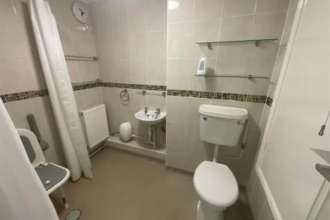 1 bedroom ground floor flat for sale