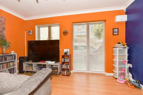 3 bedroom town house for sale