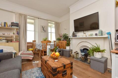 2 bedroom ground floor flat for sale