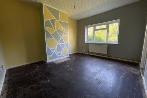 2 bedroom ground floor flat for sale