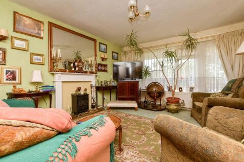 2 bedroom maisonette for sale