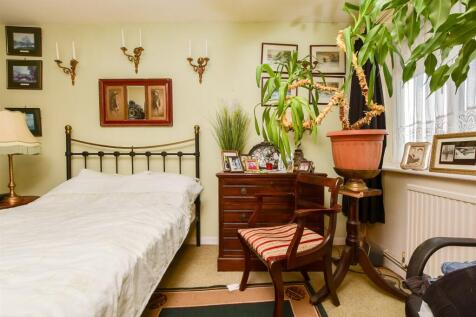 2 bedroom maisonette for sale
