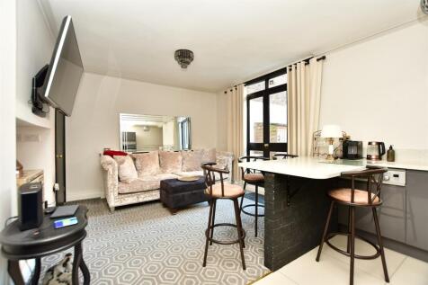 Union Street, Rochester, Kent 1 bed ground floor flat for sale