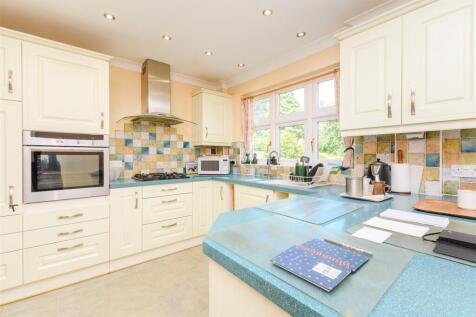 6 bedroom semi-detached house for sale