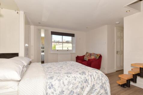 Studio flat for sale