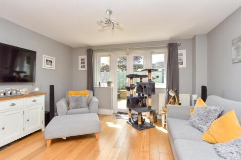 3 bedroom town house for sale