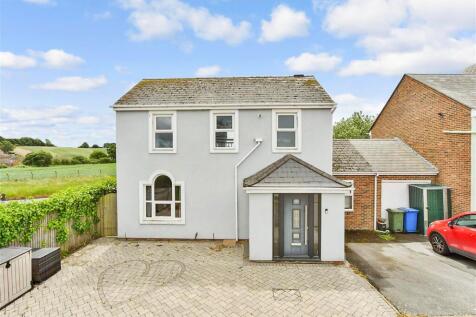 3 bedroom link detached house for sale