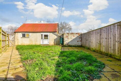 Maidstone Road, Staplehurst, Kent 3 bed terraced house for sale