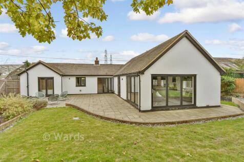 2 bedroom detached bungalow for sale