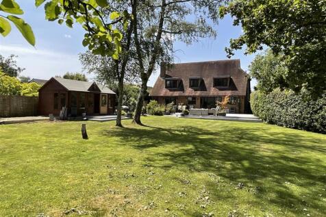5 bedroom detached house for sale
