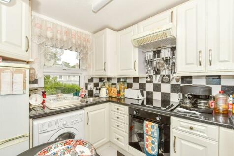 1 bedroom ground floor flat for sale