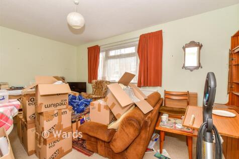 2 bedroom maisonette for sale