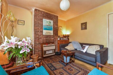 Woodside Road, Tonbridge, Kent 2 bed terraced house for sale