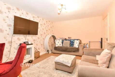 2 bedroom maisonette for sale