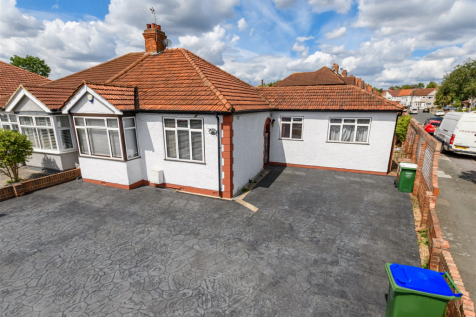 3 bedroom semi-detached bungalow for sale