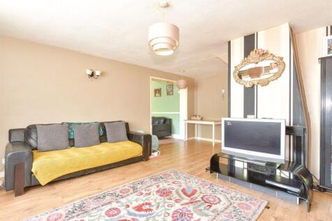 4 bedroom end of terrace house for sale