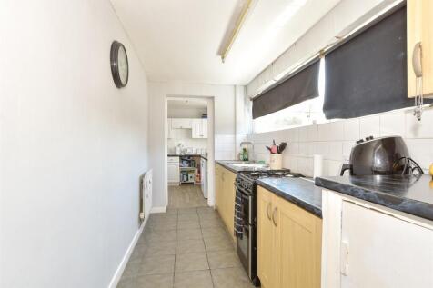 4 bedroom end of terrace house for sale
