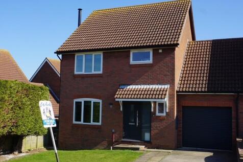 3 bedroom link detached house for sale