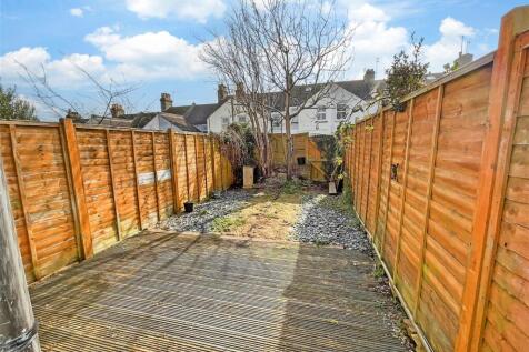 Evelyn Avenue, Newhaven, East Sussex 2 bed terraced house for sale