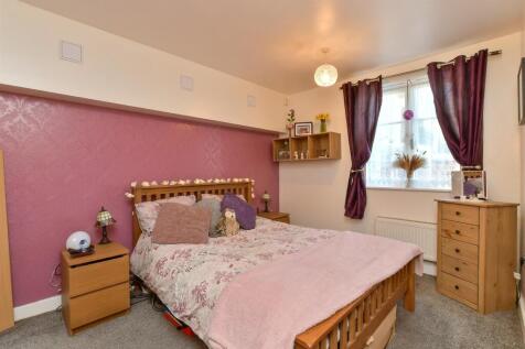1 bedroom ground floor flat for sale