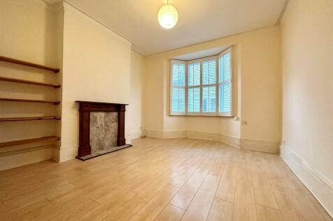 1 bedroom ground floor flat for sale