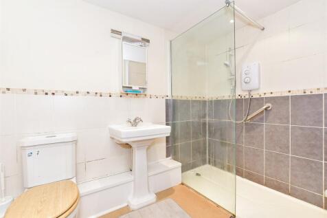 2 bedroom ground floor flat for sale