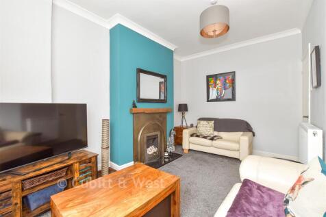 1 bedroom ground floor flat for sale