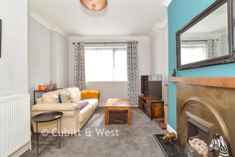 1 bedroom ground floor flat for sale