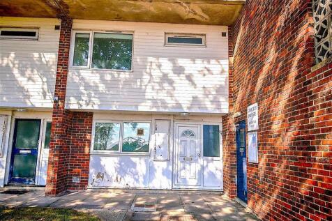 3 bedroom ground floor maisonette for sale
