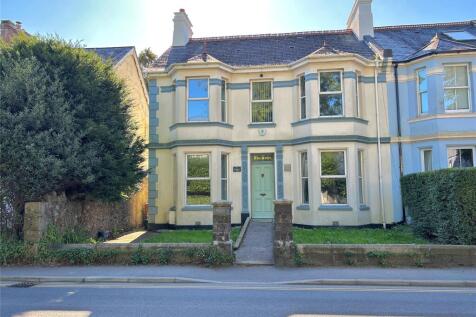 5 bedroom end of terrace house for sale