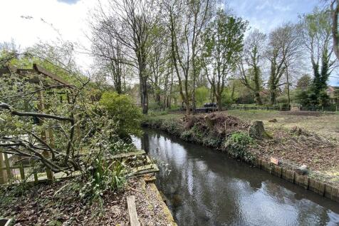 Dunkirk, Norwich NR11 4 bed end of terrace house for sale