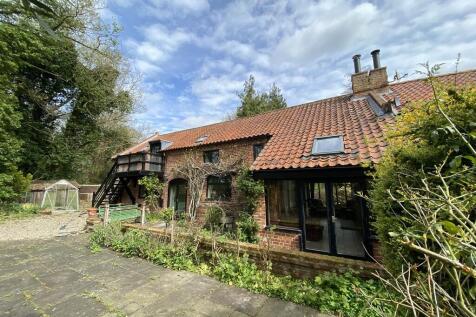 Dunkirk, Norwich NR11 4 bed end of terrace house for sale