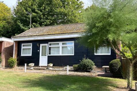 Weybourne Hall Park, Holt NR25 3 bed detached bungalow for sale