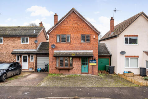 3 bedroom link detached house for sale