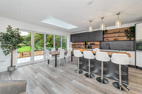 Glossop Road, Marple Bridge 4 bed detached house for sale
