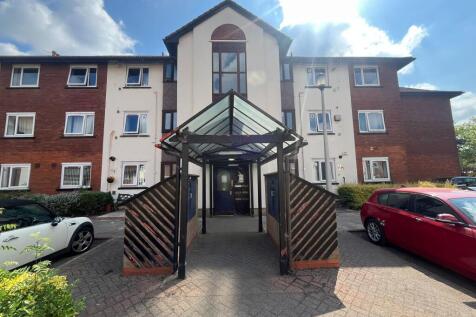 Reeves Court, Canterbury Gardens... 3 bed apartment for sale