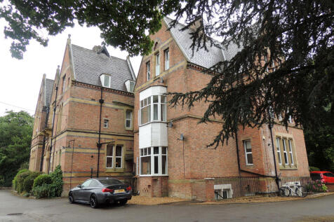 I, Oakleigh House,  The Avenue, Sale 2 bed apartment for sale