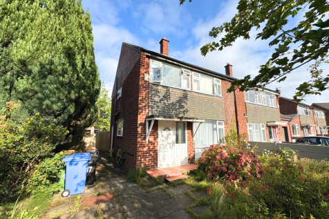 Mouldsworth Avenue, Heaton Chapel 4 bed semi