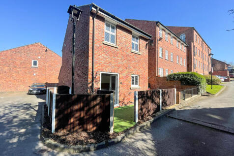 Springbank Court, Woodley 3 bed end of terrace house for sale