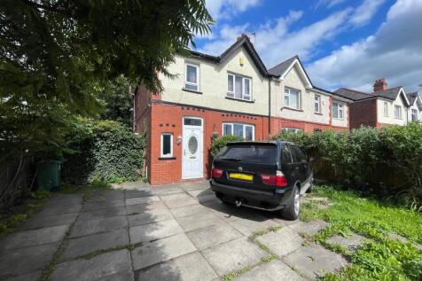 Higher Bents Lane, Bredbury 3 bed semi