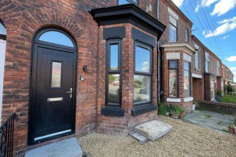 Stockport Road West, Bredbury 3 bed terraced house for sale