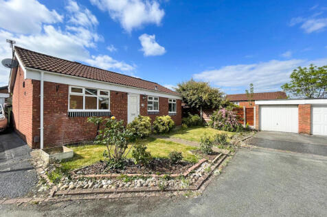 Lowick Green, Woodley 2 bed detached bungalow for sale