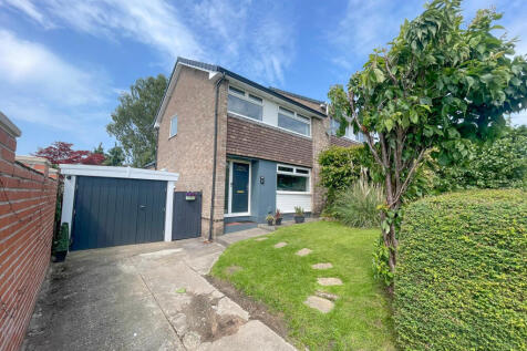 3 bedroom semi-detached house for sale